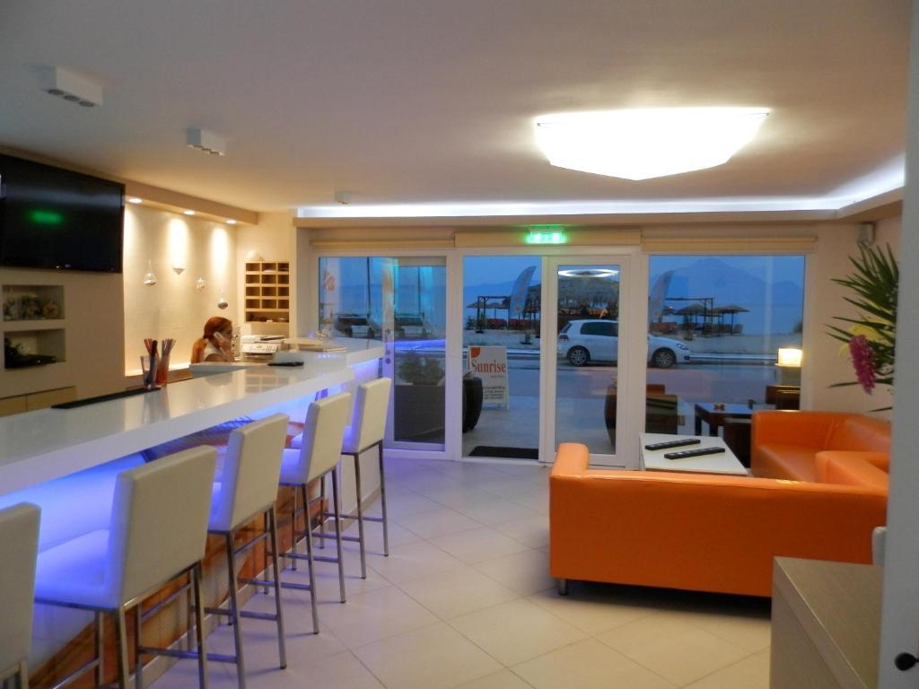Sunrise Hotel Sarti Bagian luar foto